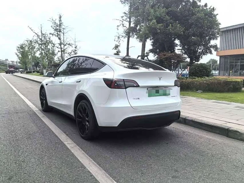 Tesla Model Y — фото 7