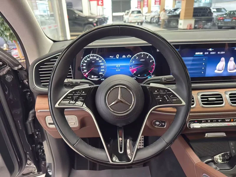 Mercedes-Benz GLS-Class — фото 8