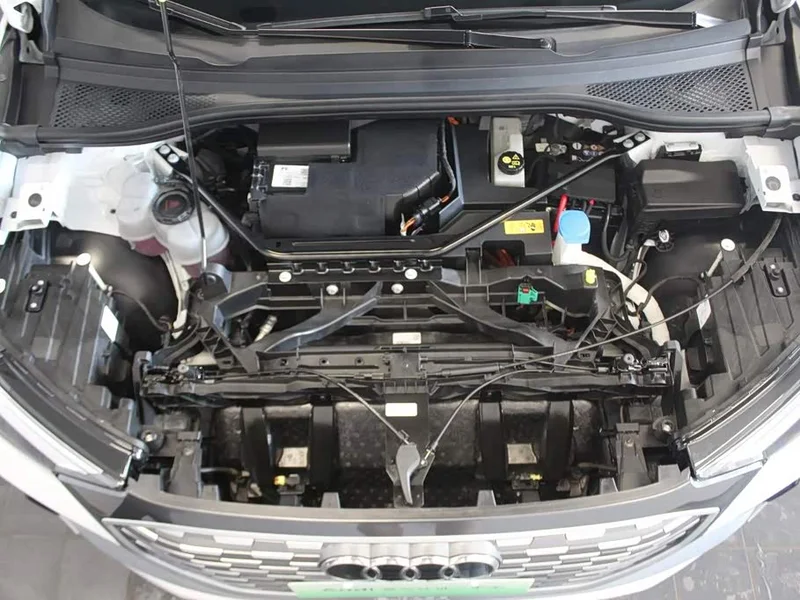 Audi Q4 e-tron — фото 12