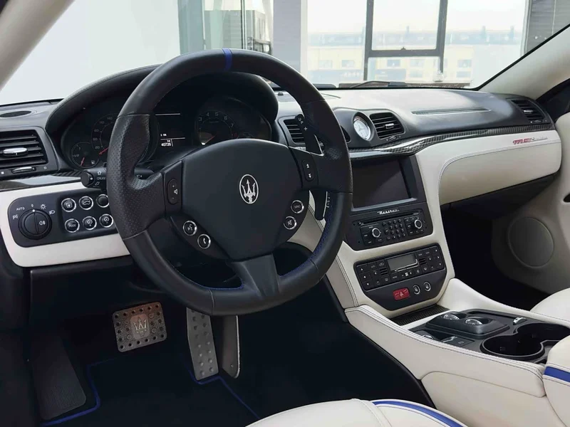 Maserati GranTurismo — фото 17