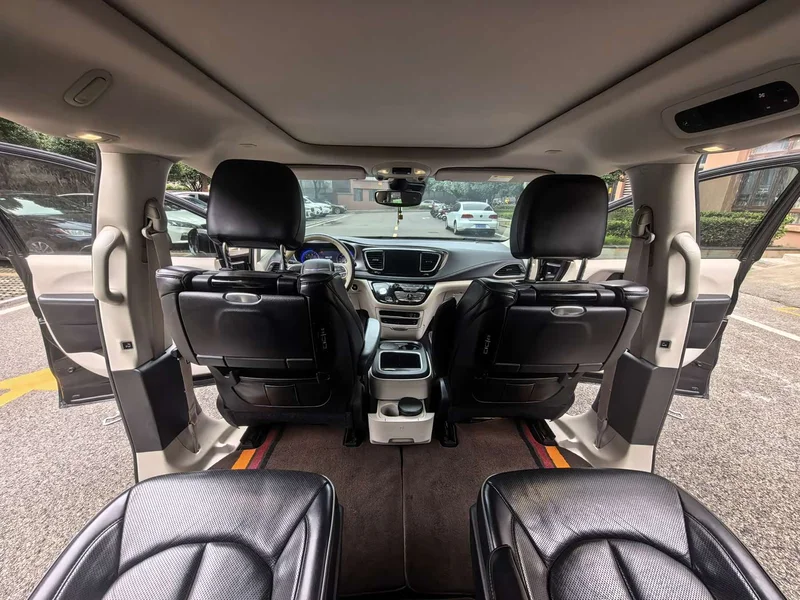 Jeep Grand Voyager Imported — фото 16