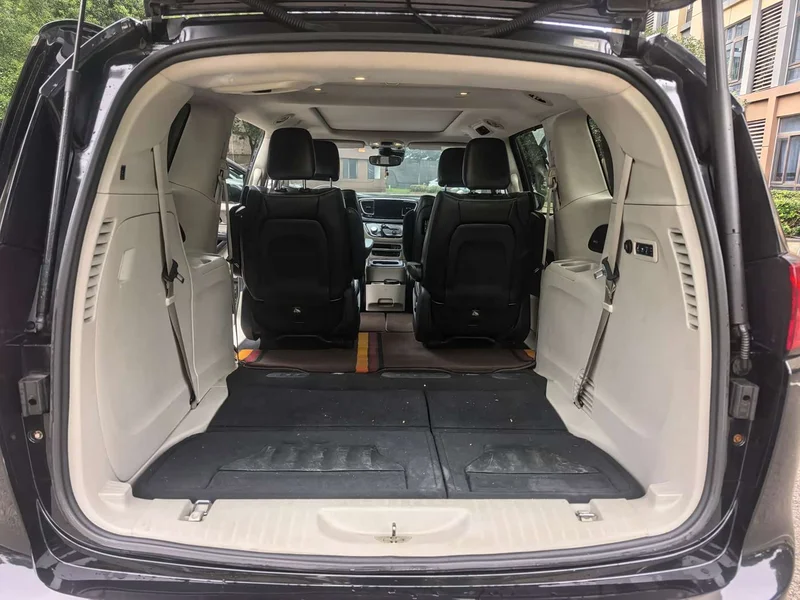 Jeep Grand Voyager Imported — фото 18