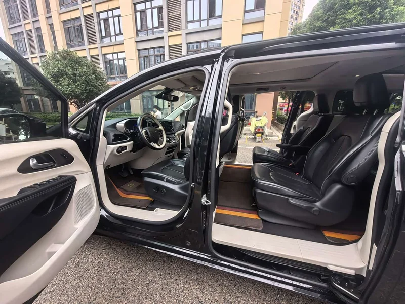 Jeep Grand Voyager Imported — фото 10