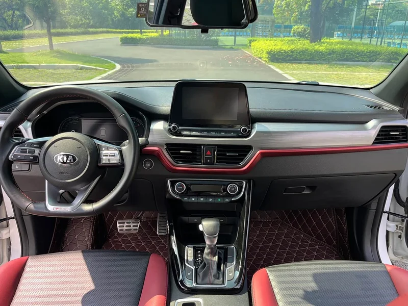 Kia Sportage — фото 12