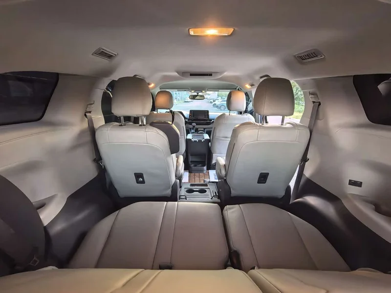 Toyota Sienna — фото 9