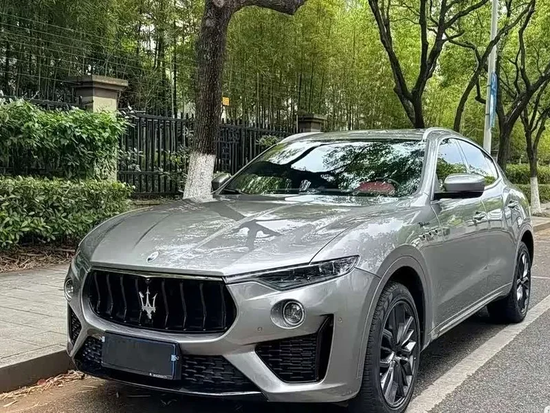 Maserati Levante — фото 1