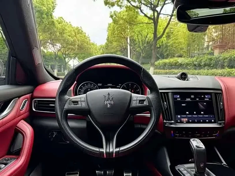Maserati Levante — фото 4