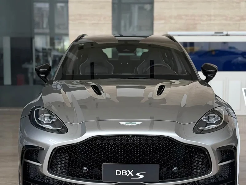 Aston Martin DBX — фото 1