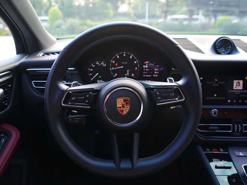 Porsche Macan — фото 10