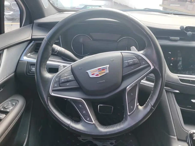 Cadillac XT5 — фото 15