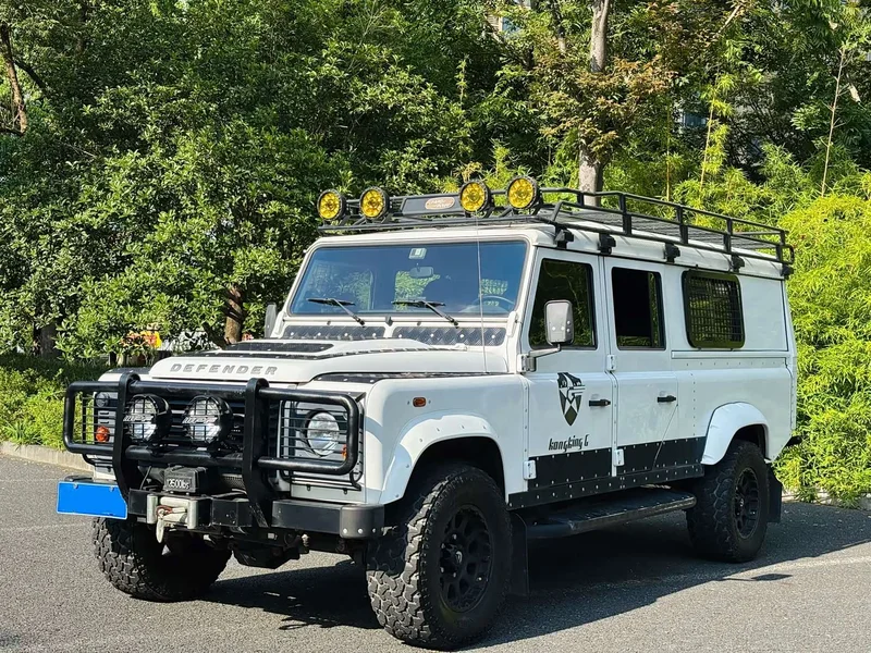 Land Rover Defender — фото 1
