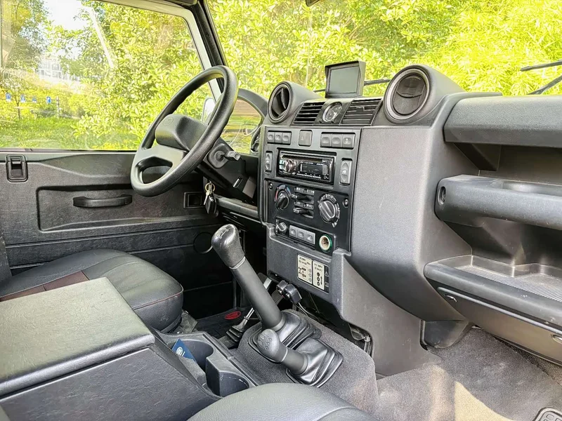 Land Rover Defender — фото 5