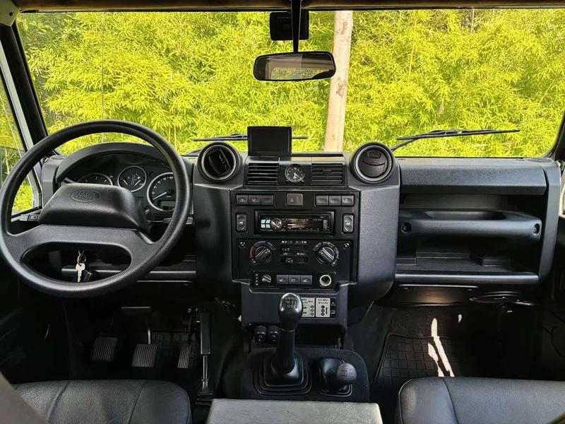 Land Rover Defender — фото 6