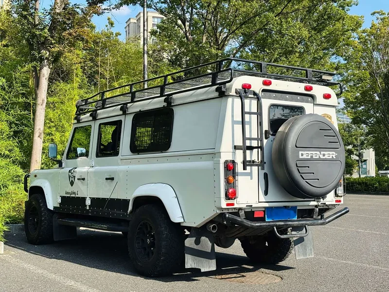 Land Rover Defender — фото 10