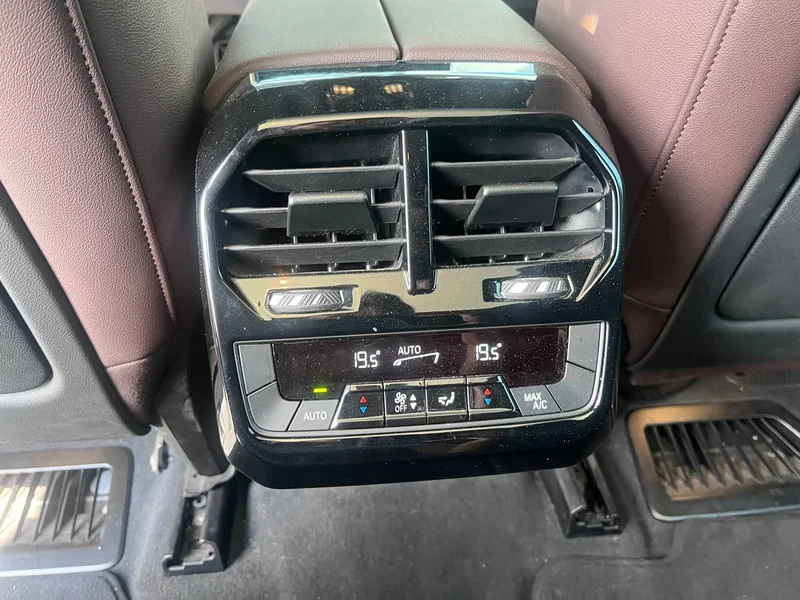 BMW iX — фото 12