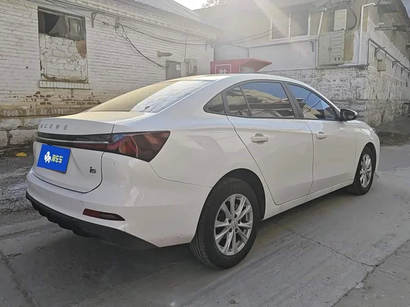 Roewe i5 — фото 3