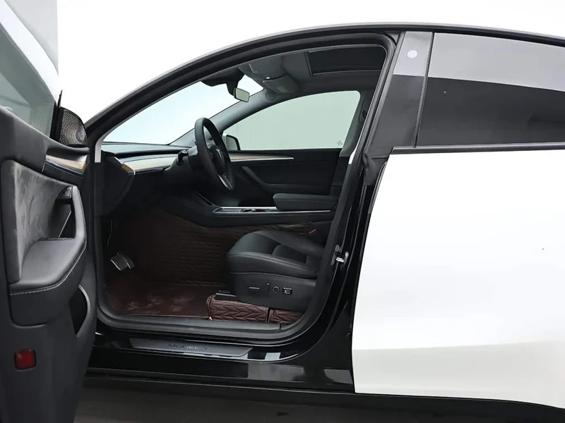 Tesla Model Y — фото 11
