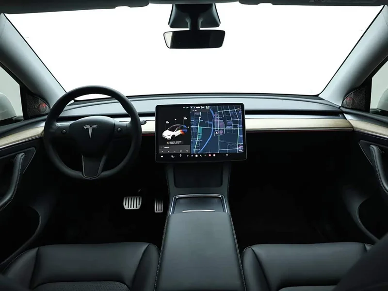 Tesla Model Y — фото 15