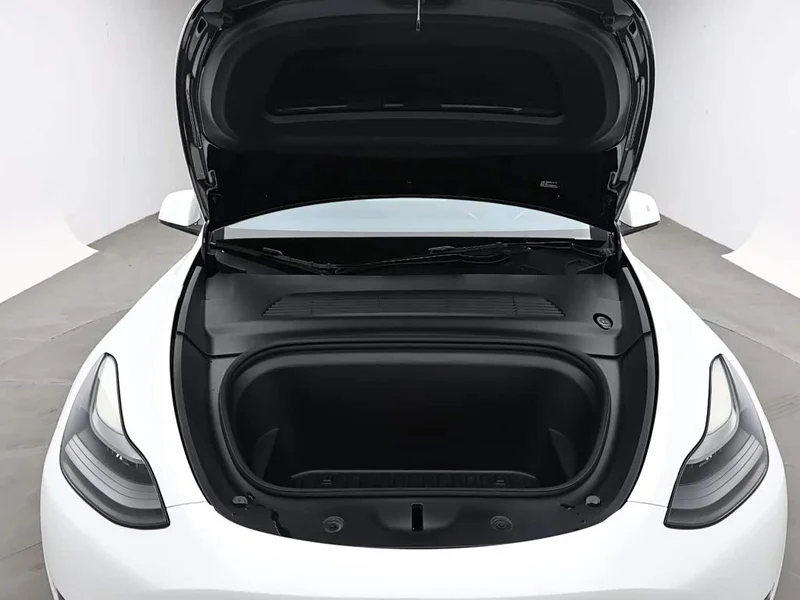 Tesla Model Y — фото 17