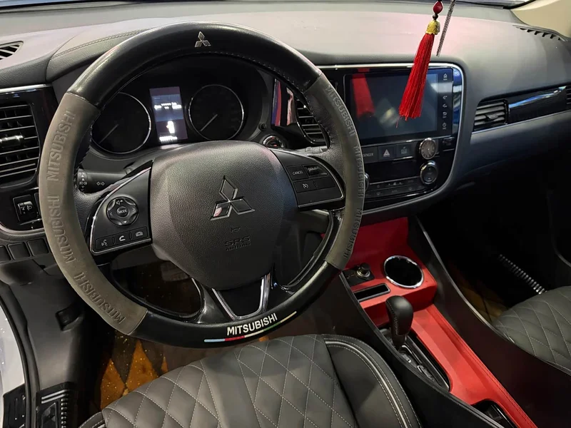 Mitsubishi Outlander — фото 12