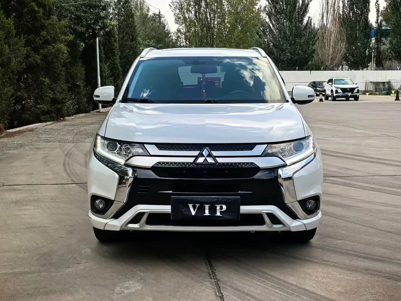 Mitsubishi Outlander — фото 2