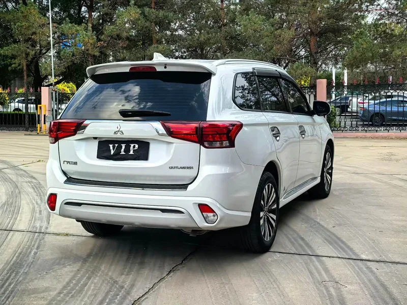 Mitsubishi Outlander — фото 4