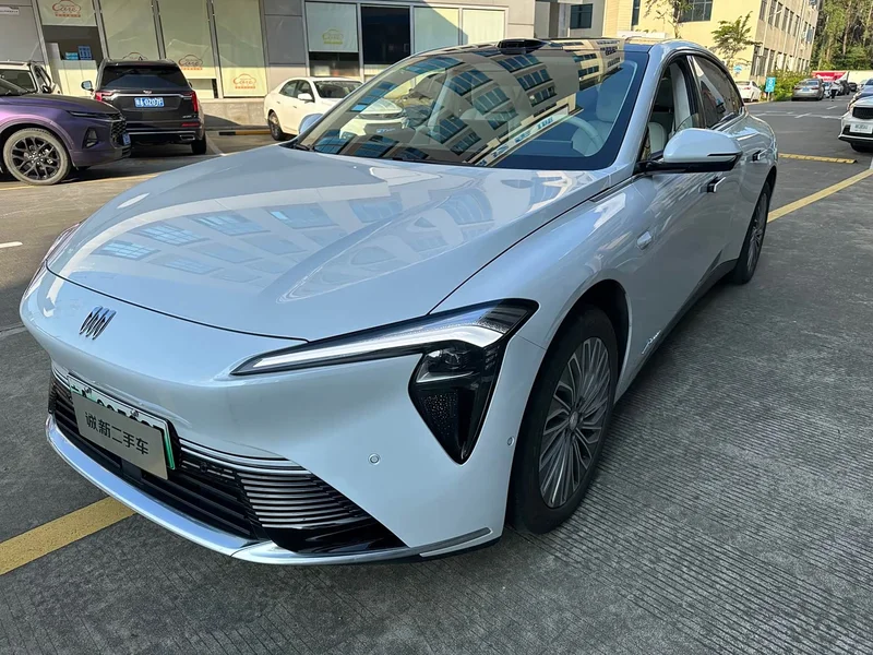 Buick ZhiJing L7 — фото 1