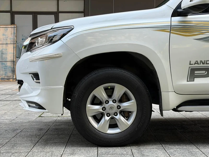 Toyota Prado — фото 5
