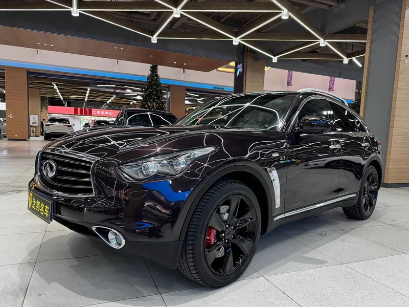 Infiniti QX70 — фото 1