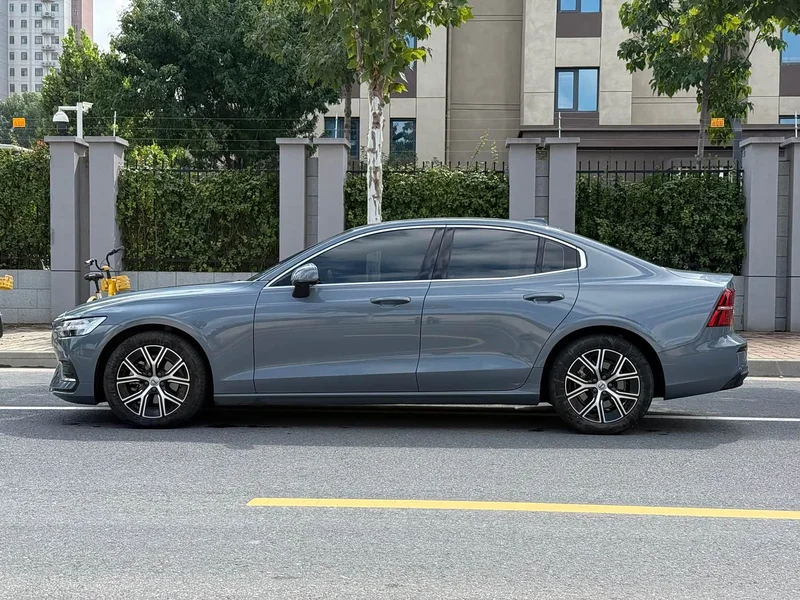 Volvo S60 — фото 4