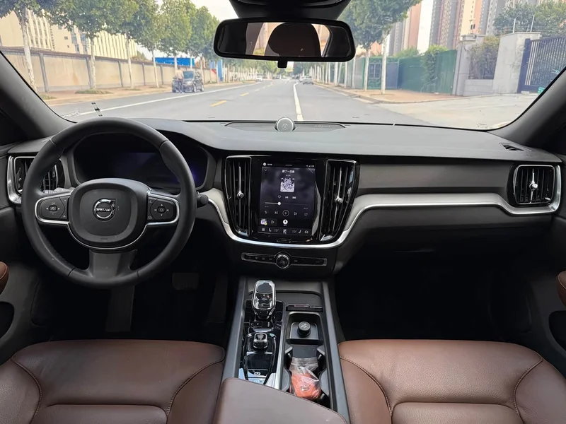 Volvo S60 — фото 10
