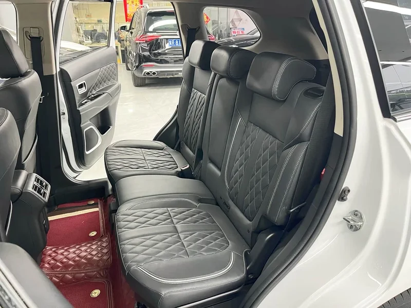 Mitsubishi Outlander — фото 12