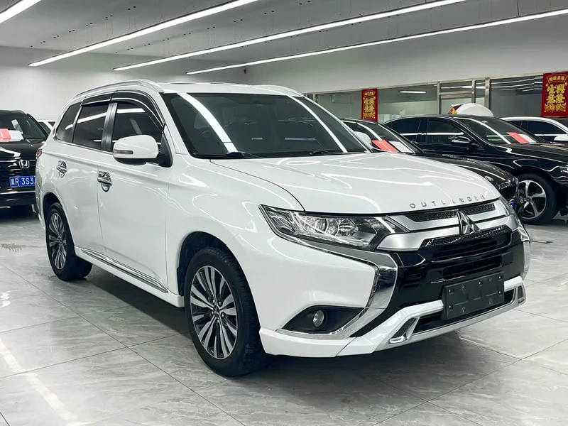 Mitsubishi Outlander — фото 3