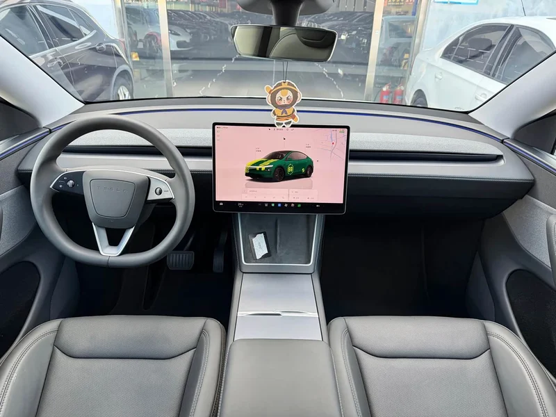 Tesla Model Y — фото 13