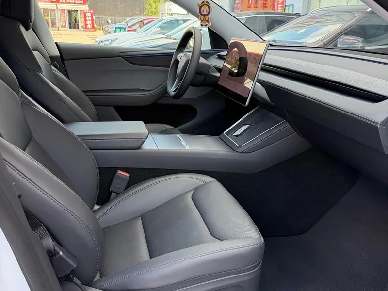 Tesla Model Y — фото 15