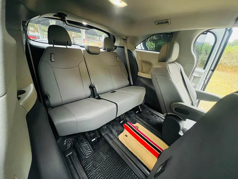 Toyota Sienna — фото 18