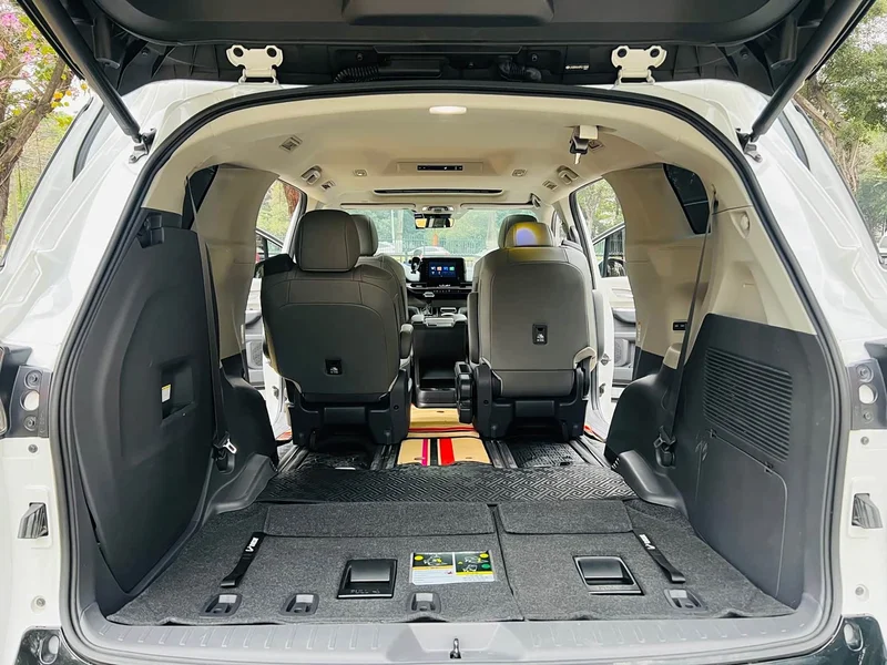 Toyota Sienna — фото 20