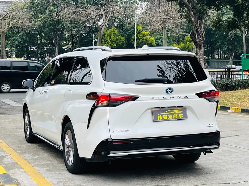 Toyota Sienna — фото 6
