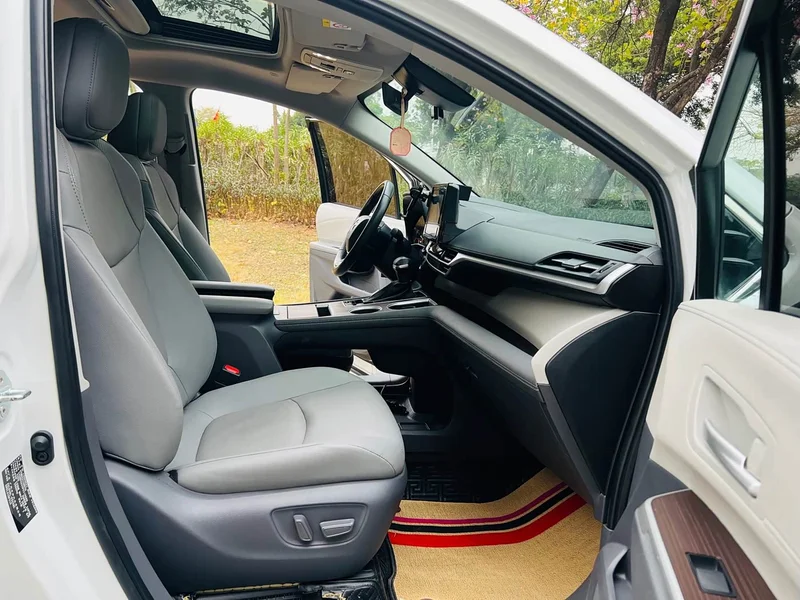Toyota Sienna — фото 10