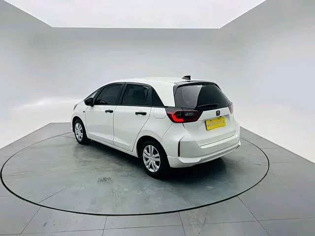 Honda Fit — фото 9