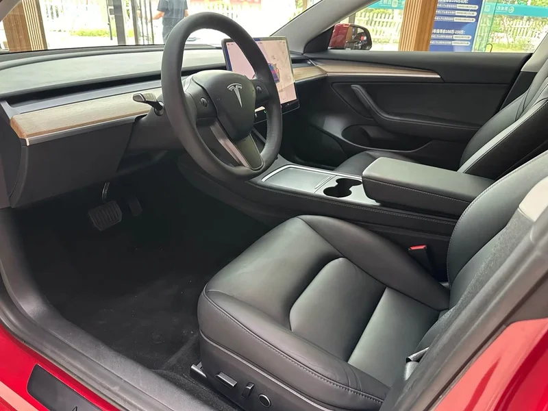 Tesla Model 3 — фото 11