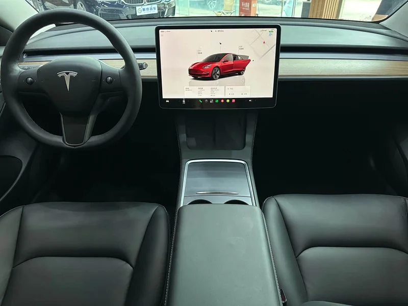 Tesla Model 3 — фото 12
