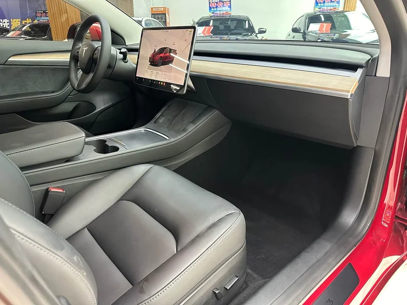 Tesla Model 3 — фото 15