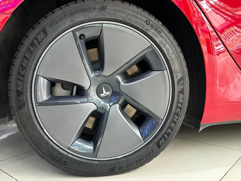 Tesla Model 3 — фото 16