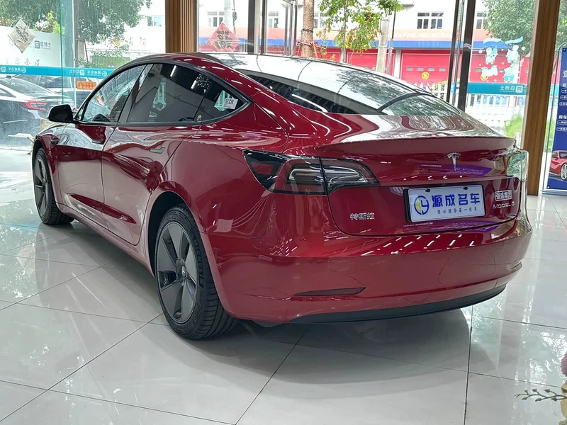 Tesla Model 3 — фото 9