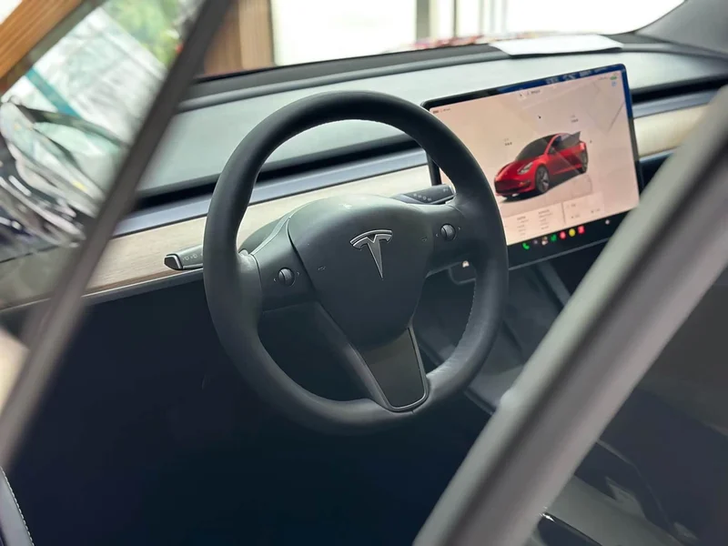 Tesla Model 3 — фото 10