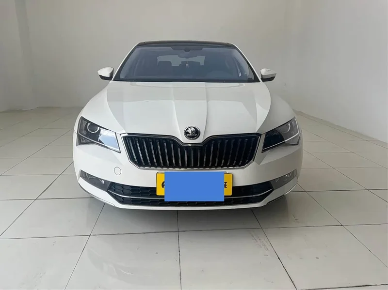 Skoda Superb — фото 1