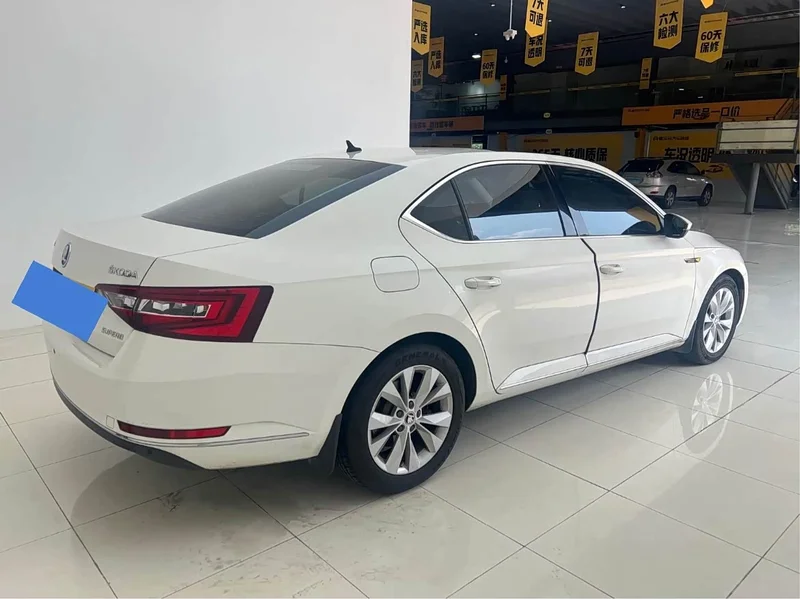 Skoda Superb — фото 11