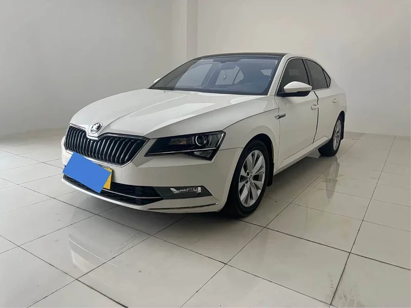 Skoda Superb — фото 3