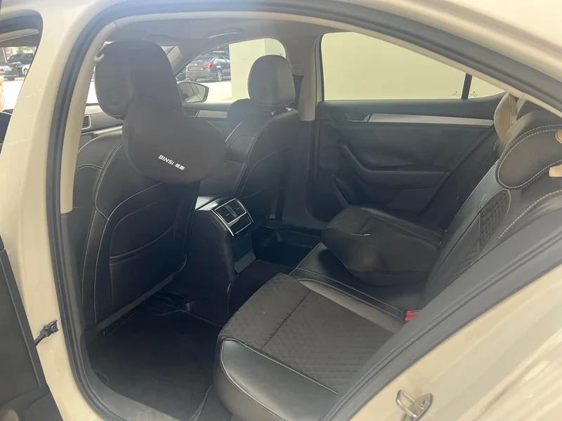 Skoda Superb — фото 5